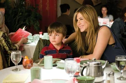 Im Restaurant trifft Kassie (Jennifer Aniston) gemeinsam mit ihrem altklugen, leicht neurotischen Sohn Sebastian (Thomas Robinson) auf Wally &ndash; eine Begegnung mit Folgen.