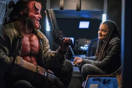 L-R: Hellboy (David Harbour) und Alice Monaghan (Sasha Lane)