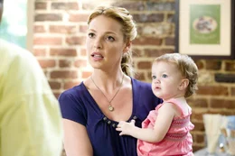 L-R: Holly Berenson (Katherine Heigl), Sophie
