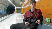 In Bochum lebt der 19-jährige Julian auf der Straße. Drei Entgiftungen hat der Bochumer inzwischen hinter sich In Bochum lebt der 19-jährige Julian auf der Straße. Drei Entgiftungen hat der Bochumer inzwischen hinter sich
