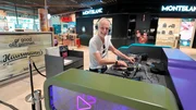 Am Terminal 3 sogt auch ein DJ für gute Stimmung. Am Terminal 3 sogt auch ein DJ für gute Stimmung.