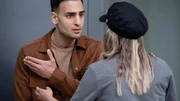 Kann Nihat (Timur Ülker) Liz (Sarah Mangione) noch aufhalten? Kann Nihat (Timur Ülker) Liz (Sarah Mangione) noch aufhalten?