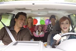 Peter (Hayea MacArthur, l.) und seine Frau Alison (Christina Hendricks, r.) haben sich in den Kopf gesetzt, ihre Freunde Holly (Katherine Heigl, h.l.) und Eric (Josh Duhamel, h.r.), die Paten ihrer Tochter Sophie (Alexis oder Brynn oder Brooke Clagett), zu verkuppeln. Doch die beiden k&ouml;nnen sich partout nicht ausstehen...