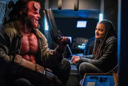 Hellboy (David Harbour) und Alice Monaghan (Sasha Lane)