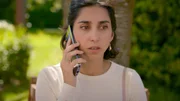 Nachdem Leyla (Suri Abbassi) schweren Herzens Abschied genommen hat, erfährt sie erschrocken von der schlimmen Situation. Nachdem Leyla (Suri Abbassi) schweren Herzens Abschied genommen hat, erfährt sie erschrocken von der schlimmen Situation.