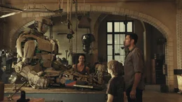 Mit der Hilfe von Bailey (Evangeline Lilly, l.) bauen und trainieren Charlies (Hugh Jackman, r.) und sein zehnj&auml;hriger Sohn Max (Dakota Goyo, M.) den perfekten K&auml;mpfer f&uuml;r die Hightech-Boxk&auml;mpfe und wachsen dabei zu einem unschlagbaren Team zusammen ...