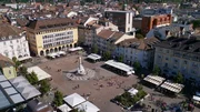 Bozen: Der Waltherplatz von Bozen, Zentrum der Stadt und B&uuml;hne der S&uuml;dtiroler "Dolce Vita".