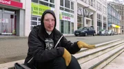 Jan will ein neues Leben beginnen. Er lässt sich mit medizinischem Heroin substituieren und kümmert sich um seinen Hartz-IV-Antrag. Jan will ein neues Leben beginnen. Er lässt sich mit medizinischem Heroin substituieren und kümmert sich um seinen Hartz-IV-Antrag.