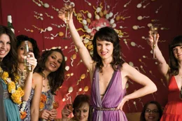 Veranstaltet f&uuml;r Kassie eine "Befruchtungsparty": Debbie (Juliette Lewis) ...