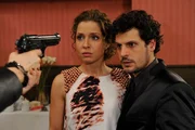 Versuchen vergebens Carla zur Vernunft zu bringen: Nina (Maria Wedig, l.) und Luca (Manuel Cortez, r.) ... Versuchen vergebens Carla zur Vernunft zu bringen: Nina (Maria Wedig, l.) und Luca (Manuel Cortez, r.) ...