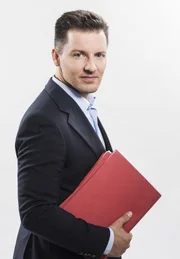 In "Mein Recht" gibt Rechtsanwalt Dr. Christian Horwath Ratschl&auml;ge, verhandelt mit Banken, Unternehmen und Beh&ouml;rden ...