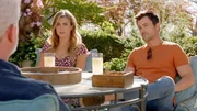 Michaela Stone (Melissa Roxburgh, l.); Zeke Landon (Matt Long, r.) Michaela Stone (Melissa Roxburgh, l.); Zeke Landon (Matt Long, r.)
