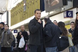 Jason Bourne (Matt Damon, M.) geh&ouml;rte dem sogenannten Treadstone-Projekt an, einer Geheimorganisation f&uuml;r Elite-Killer. Doch das Projekt scheiterte, und seine ehemaligen Vorgesetzten sind nun bem&uuml;ht, alle Spuren zu vertuschen, sprich: Bourne zu liquidieren.