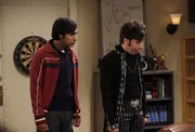 Haben einen Plan, um Mädchen abzuschleppen: Raj (Kunal Nayyar, l.) und Howard (Simon Helberg, r.) ... Haben einen Plan, um Mädchen abzuschleppen: Raj (Kunal Nayyar, l.) und Howard (Simon Helberg, r.) ...
