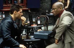 Ethan Hunt (Tom Cruise, l.) will um jeden Preis den Namen des Verr&auml;ters herausfinden. Gl&uuml;cklicherweise kann er den Ex-Agenten Luther Stickell (Ving Rhames, r.) f&uuml;r dieses schier unm&ouml;gliche Vorhaben gewinnen ...