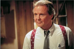 Eine Liste mit den Codenamen verdeckt arbeitender Top-Agenten soll verkauft werden. Um den Verr&auml;ter zu &uuml;berf&uuml;hren, werden Jim Phelps (Jon Voight) und sein Team mit einem geheimen Einsatz in der Prager Botschaft beauftragt ...