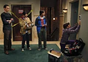 Als Sheldon und Leonard nach einem gemeinsamen Essen mit Raj und Howard in ihre Wohnung zurückkommen, müssen sie leider feststellen, dass eingebrochen worden ist ... Als Sheldon und Leonard nach einem gemeinsamen Essen mit Raj und Howard in ihre Wohnung zurückkommen, müssen sie leider feststellen, dass eingebrochen worden ist ...