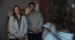 Julia (Julia Jentsch, l.) und Tobias (Felix Kramer, M.) haben einen L&ouml;sungsvorschlag f&uuml;r Marielle (Laeni Geiseler, r.).
