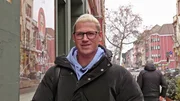 Andy hat wegen Kopfschmerzen den Arzt aufgesucht und einen Vitaminmangel festgestellt. Nun besorgt und bezahlt er eigenst&auml;ndig Spritzen, die ihm helfen