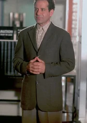 Ein Alptraum wird wahr: Mr. Monk (Tony Shalhoub) soll tatsächlich in ein Flugzeug einsteigen ... Ein Alptraum wird wahr: Mr. Monk (Tony Shalhoub) soll tatsächlich in ein Flugzeug einsteigen ...