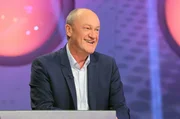 Comedian Bodo Bach ist ein Urgestein beim Wissensquiz "Meister des Alltags". Die passenden Lösungen findet er mit Logik, Kreativität und einer gehörigen Portion Humor. Comedian Bodo Bach ist ein Urgestein beim Wissensquiz "Meister des Alltags". Die passenden Lösungen findet er mit Logik, Kreativität und einer gehörigen Portion Humor.