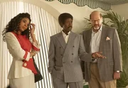Regina Hall as Dawn and Don Cheadle as Mo in BLACK MONDAY (episode 5, &bdquo;243&ldquo;)
