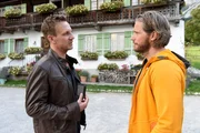 Polizist Jens Schwarz (Mike Hoffmann, l.) stellt Markus (Sebastian Ströbel, r.) unangenehme Fragen zum Tod seiner Kollegin Jessika. Polizist Jens Schwarz (Mike Hoffmann, l.) stellt Markus (Sebastian Ströbel, r.) unangenehme Fragen zum Tod seiner Kollegin Jessika.