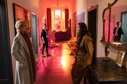 Ein Bildhauer und Professor wird erschlagen in einem Atelier der Kunsthochschule gefunden. Kriminalkommissarin Martina Seiffert (Astrid M. Fünderich, l.) hat ein paar Fragen an Naina Berger (Giannina Erfany-Far, r.), die dem Opfer immer wieder Modell für seine Skulpturen stand. Hatte die alleinerziehende Mutter eine Affäre mit dem Opfer? Und welche Rolle spielt bei alldem die Kunstprofessorin Mara Weinrich (Tessa Mittelstaedt, M.), bei der Naina gerade wohnt? Ein Bildhauer und Professor wird erschlagen in einem Atelier der Kunsthochschule gefunden. Kriminalkommissarin Martina Seiffert (Astrid M. Fünderich, l.) hat ein paar Fragen an Naina Berger (Giannina Erfany-Far, r.), die dem Opfer immer wieder Modell für seine Skulpturen stand. Hatte die alleinerziehende Mutter eine Affäre mit dem Opfer? Und welche Rolle spielt bei alldem die Kunstprofessorin Mara Weinrich (Tessa Mittelstaedt, M.), bei der Naina gerade wohnt?