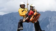Einsatz für die Bergretter Katharina (Luise Bähr) und Markus (Sebastian Ströbel). Einsatz für die Bergretter Katharina (Luise Bähr) und Markus (Sebastian Ströbel).