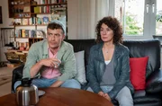 Ihre Ermittlungen werfen bei Nils Sanchez (Enrique Fiß, l.) und Harry Möller (Maria Ketikidou, r.) mehr Fragen auf, als sie beantworten. Ihre Ermittlungen werfen bei Nils Sanchez (Enrique Fiß, l.) und Harry Möller (Maria Ketikidou, r.) mehr Fragen auf, als sie beantworten.