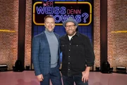 S&auml;nger Tom Gaebel (l.) und der Musiker Gregor Meyle (r.) sind als Kandidaten zu Gast bei "Wer wei&szlig; denn sowas?".