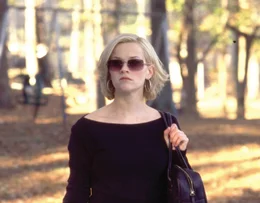 Melanie Smooter (Reese Witherspoon)  Die Verwendung des sendungsbezogenen Materials ist nur mit dem Hinweis und Verlinkung auf RTL+ gestattet.