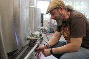 Oliver Wesseloh ist Brauer, Biersommelier und der Grandseigneur der Hamburger Craft-Bier-Szene.