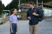 Bei einem gemeinsamen Ausflug nähern sich Mia (Mia-Sophie Ballauf) und ihr leiblicher Vater Lorenz (Steffen Groth) an. Bei einem gemeinsamen Ausflug nähern sich Mia (Mia-Sophie Ballauf) und ihr leiblicher Vater Lorenz (Steffen Groth) an.
