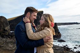 Claudia (Ann-Kathrin Kramer) und Alex (Ferdinand Seebacher) sind heimlich ein Paar.