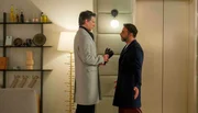 Richard (l. Florian Odendahl) droht dem perplexen Mo (r. Yunus Cumartpay), sich von Julius fernzuhalten.