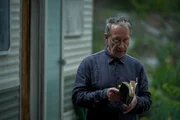 Veras ehemaliger Professor Thalmann (Robert Hunger-Bühler) befasst sich mit der Spieltheorie. Kann diese Vera bei der Befreiung ihrer Tochter helfen? Veras ehemaliger Professor Thalmann (Robert Hunger-Bühler) befasst sich mit der Spieltheorie. Kann diese Vera bei der Befreiung ihrer Tochter helfen?