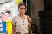 Annas (Diana Staehly) Auto ist kaputt und muss in die Werkstatt - damit nimmt das Unheil seinen Lauf... Annas (Diana Staehly) Auto ist kaputt und muss in die Werkstatt - damit nimmt das Unheil seinen Lauf...