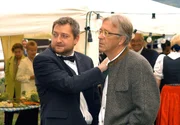 Küchenhilfe Wanner (Maximilian Krückl, li.) kümmert sich um den intriganten Breitwieser (Gerd Anthoff). Küchenhilfe Wanner (Maximilian Krückl, li.) kümmert sich um den intriganten Breitwieser (Gerd Anthoff).