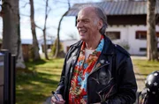 Die Radtour STARnberg, die an den Luxus-Villen vieler Stars vorbeiführt, kommt bei Touristen bestens an. Wolfgang Fierek gibt Autogramme.