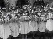 Die Filmautorin verfolgt die Geschichte der Wiesn von 1900 an, in ihr spiegelt sich der jeweilige Zeitgeist. In Interviews reflektieren und erinnern sich Schausteller von heute. Die Filmautorin verfolgt die Geschichte der Wiesn von 1900 an, in ihr spiegelt sich der jeweilige Zeitgeist. In Interviews reflektieren und erinnern sich Schausteller von heute.