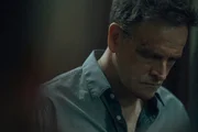 Oliver Connaught (Jonny Lee Miller)