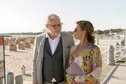 Heidi (Margarita Broich) fühlt sich zu dem Charmeur Ivo (Filip Peeters) hingezogen. Heidi (Margarita Broich) fühlt sich zu dem Charmeur Ivo (Filip Peeters) hingezogen.