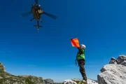 Innerhalb von Minuten kann in Österreich ein Rettungshubschrauber vor Ort sein. Innerhalb von Minuten kann in Österreich ein Rettungshubschrauber vor Ort sein.