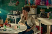 Claudia (Gugu Mbatha-Raw)