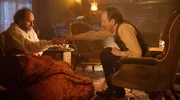Dr. Watson (Seán Duggan, l.) und Sherlock Holmes (David Thewlis, r.) Dr. Watson (Seán Duggan, l.) und Sherlock Holmes (David Thewlis, r.)
