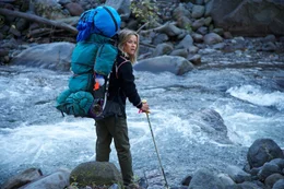 Ganz alleine, ohne Wandererfahrung und verzweifelt begibt sich die 26-j&auml;hrige Cheryl (Reese Witherspoon) auf eine waghalsige Reise und schon bald beginnt sie ihr Leben zu reflektieren ...