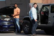 CHICAGO P.D. – „The One Next to Me“, Episode 903 – LaRoyce Hawkins as Kevin Atwater und Patrick John Flueger as Adam Ruzek CHICAGO P.D. – „The One Next to Me“, Episode 903 – LaRoyce Hawkins as Kevin Atwater und Patrick John Flueger as Adam Ruzek