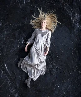 So sehen Sternschnuppen aus: Als Yvaine (Claire Danes) vom Himmel f&auml;llt, wei&szlig; sie nicht, wie ihr geschieht. Sie hat jedoch nicht viel Zeit, denn pl&ouml;tzlich sind alle hinter ihr her ...