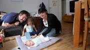 Felipe, Rebecca mit Tochter Isabella und Baby Sofia Felipe, Rebecca mit Tochter Isabella und Baby Sofia